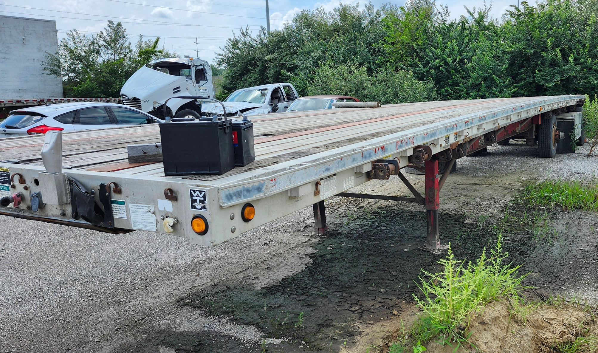 Upper coupler and kingpin